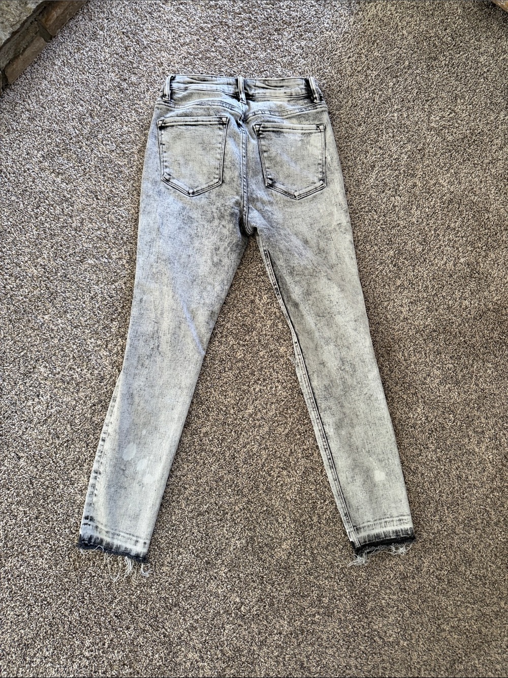 Washed Grey Distressed Skinny Jeans - High Rise Women - Picture 4 of 4